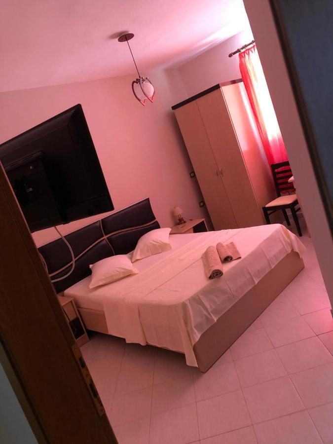 Hotel Vila Toska Piskupat Екстериор снимка
