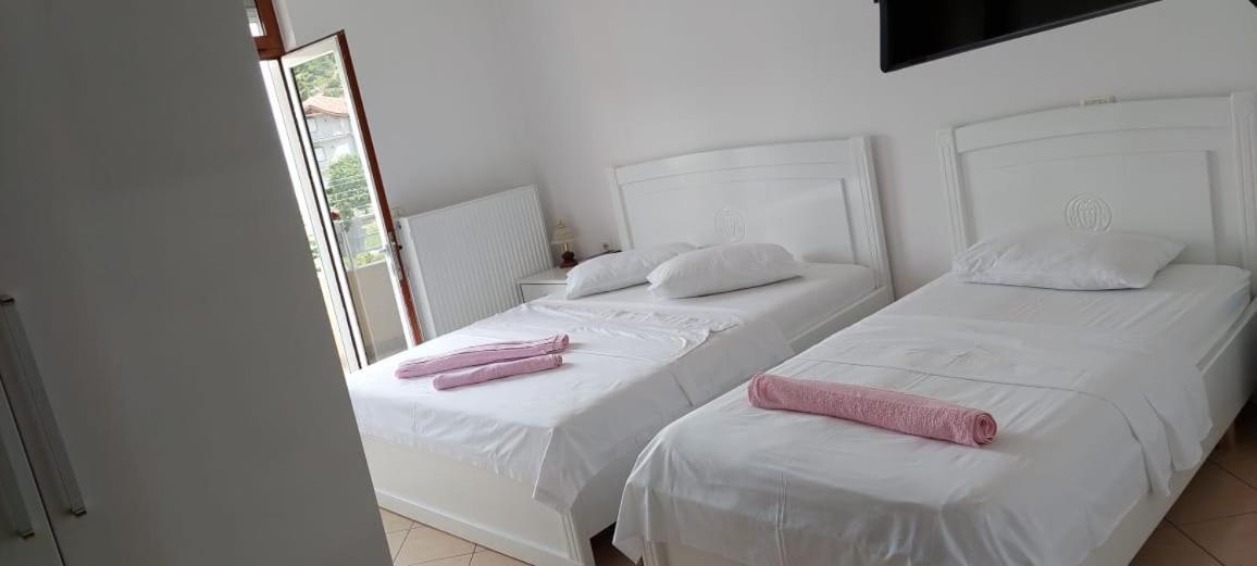 Hotel Vila Toska Piskupat Екстериор снимка