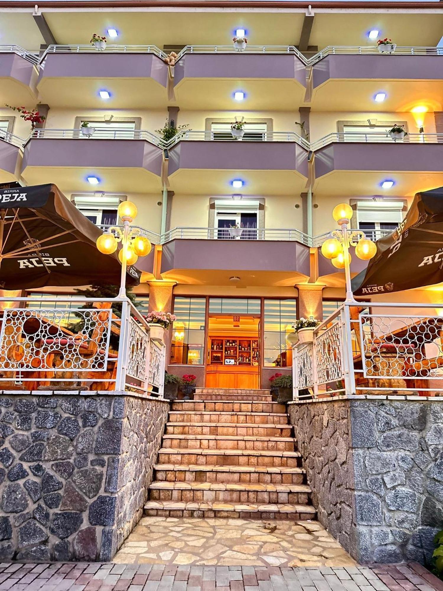 Hotel Vila Toska Piskupat Екстериор снимка